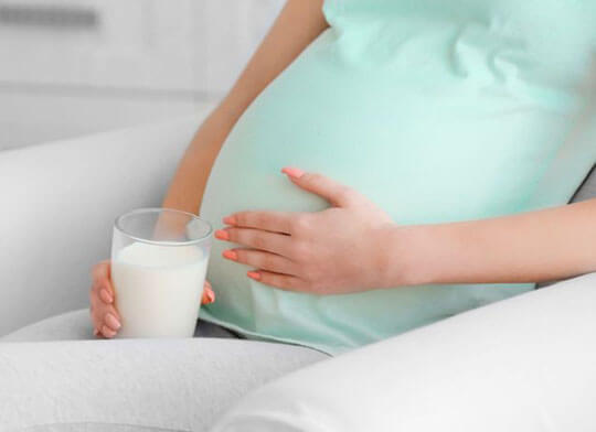 فوائد الكالسيوم للحامل وأهميته للجنين والأطعمة الغنية به
